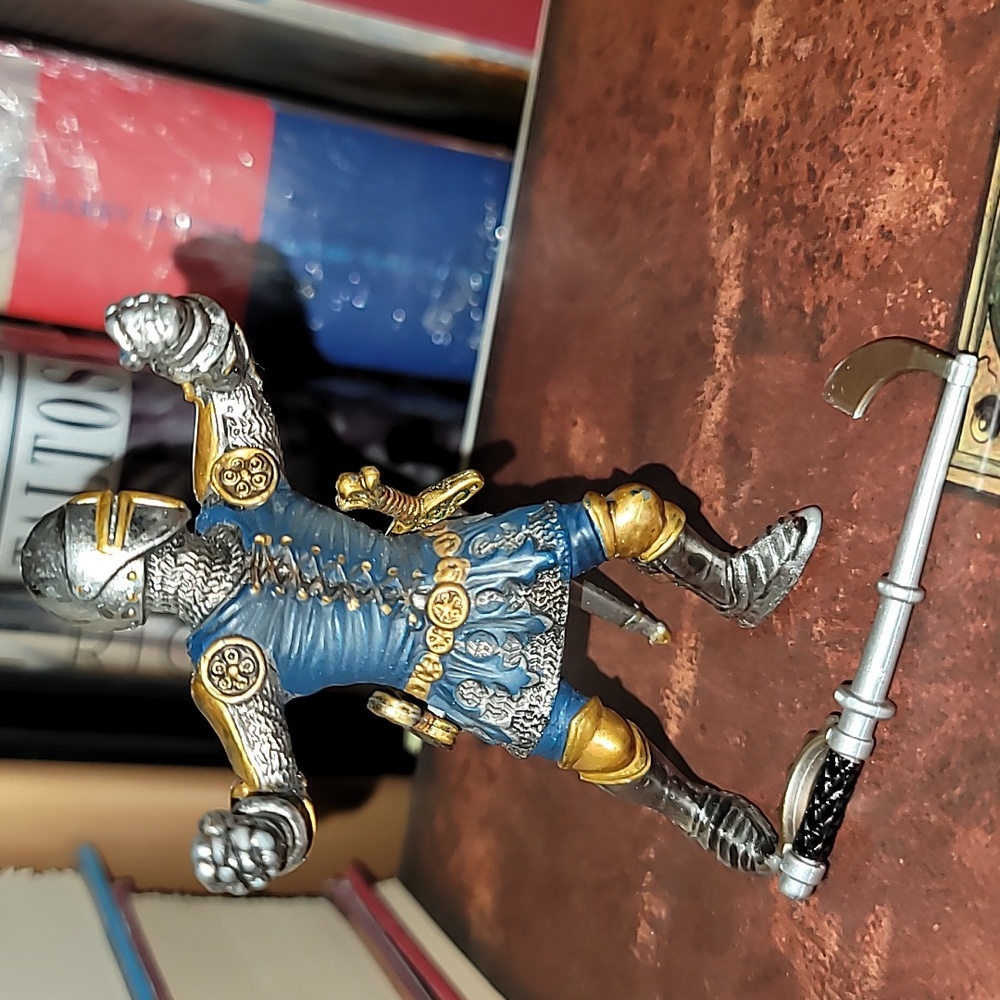 Schleich Blue and Gold Medieval Knight Medieval Figure 2003 Retired.